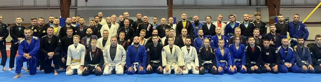 zdjęcie grupy po treningu bjj